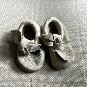 Freshly Picked Birch Knotted Bow Baby Shoe 3